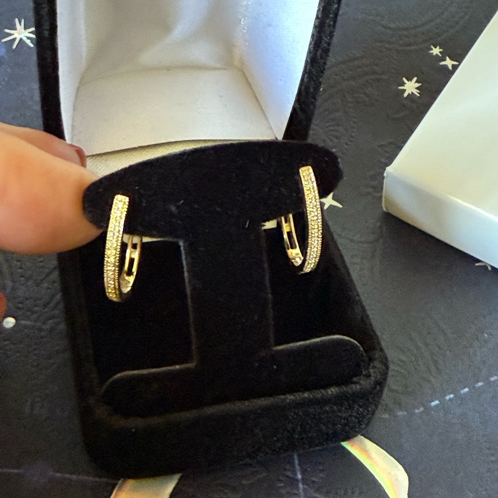 New Macy’s Pure Yellow Gold 10K Genuine Diamonds Small Oval Hoops Earrings - Picture 15 of 17